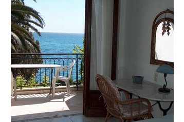 Grecia Privát Lygia, Esterno